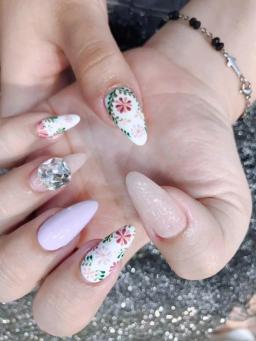 Nail design at Han’s Beauty - Nail care services - 4