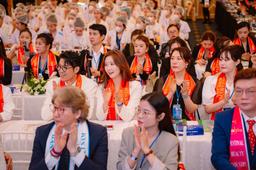 Đơn giản không chỉ là "phiên dịch viên" mà còn là phiên dịch viên Hàn-Việt Jeong Da-young, người truyền đạt chính xác nội dung của khách hàng, cảm xúc chân thành, năng lượng tích cực và tạo bầu không khí. Thành công của khách hàng chính là thành công của phiên dịch viên, tôi sẽ nỗ lực hết mình. - 1