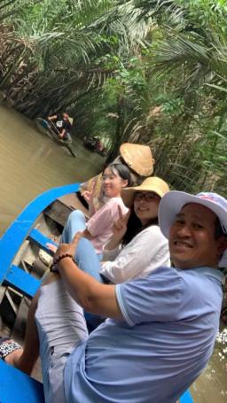 Hướng Dẫn Viên Du Lịch Biết Tiếng Anh – Bạn Đồng Hành Lý Tưởng Cho Mọi Hành Trình - 1