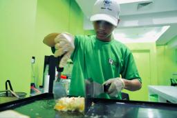 We sell handmade toast and various beverages. - 9